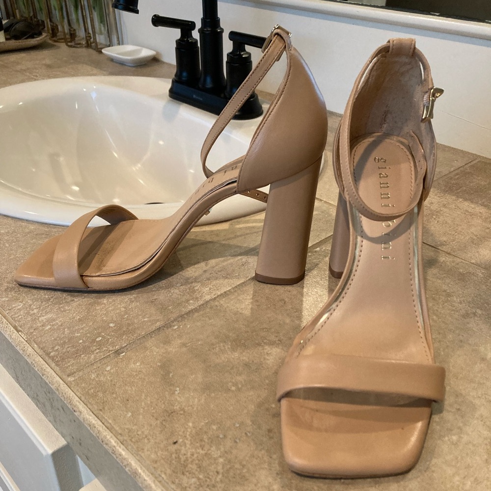 Nude strappy heel with square toe